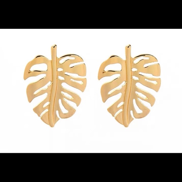 Leaf Piercing Earrings - Picture 2 of 7